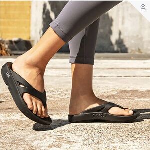 Oofos Women's Ooriginal Sandal Black